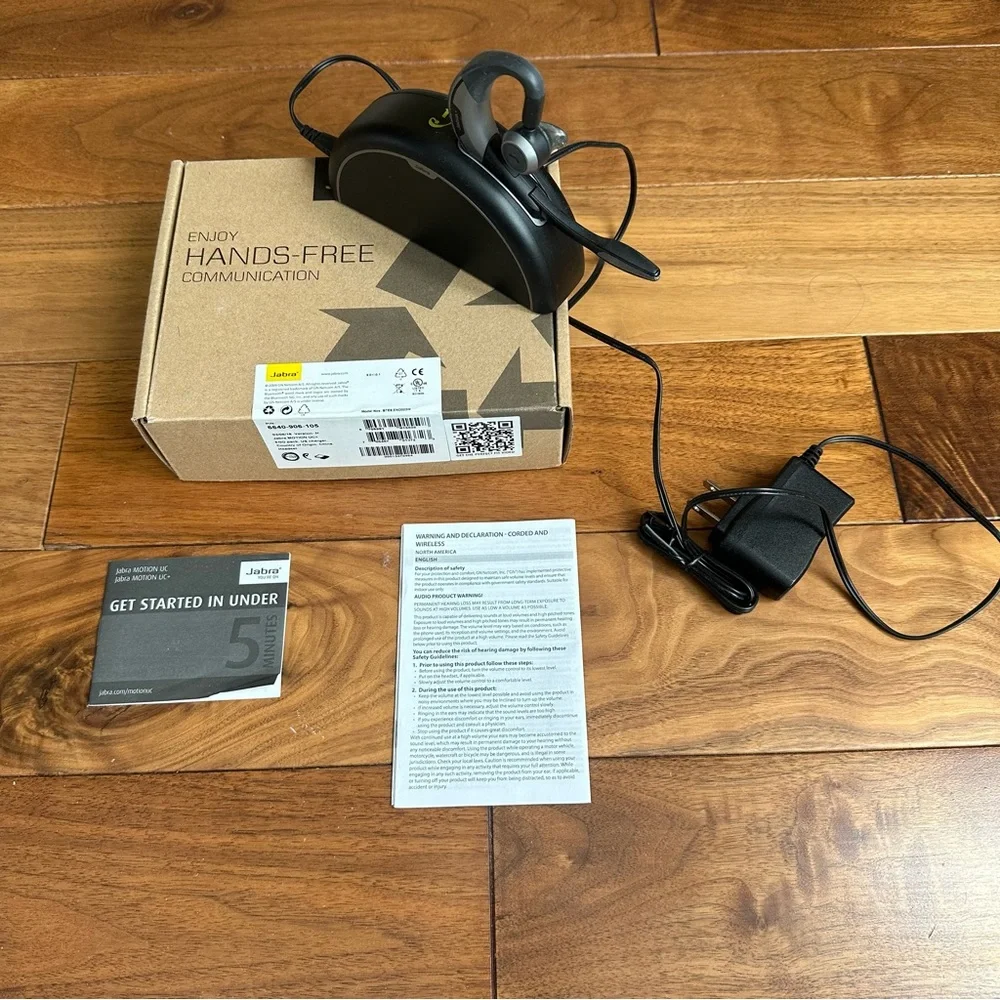Jabra Motion UC+ model 6640-906-105 Hands Free Headset with Charger
